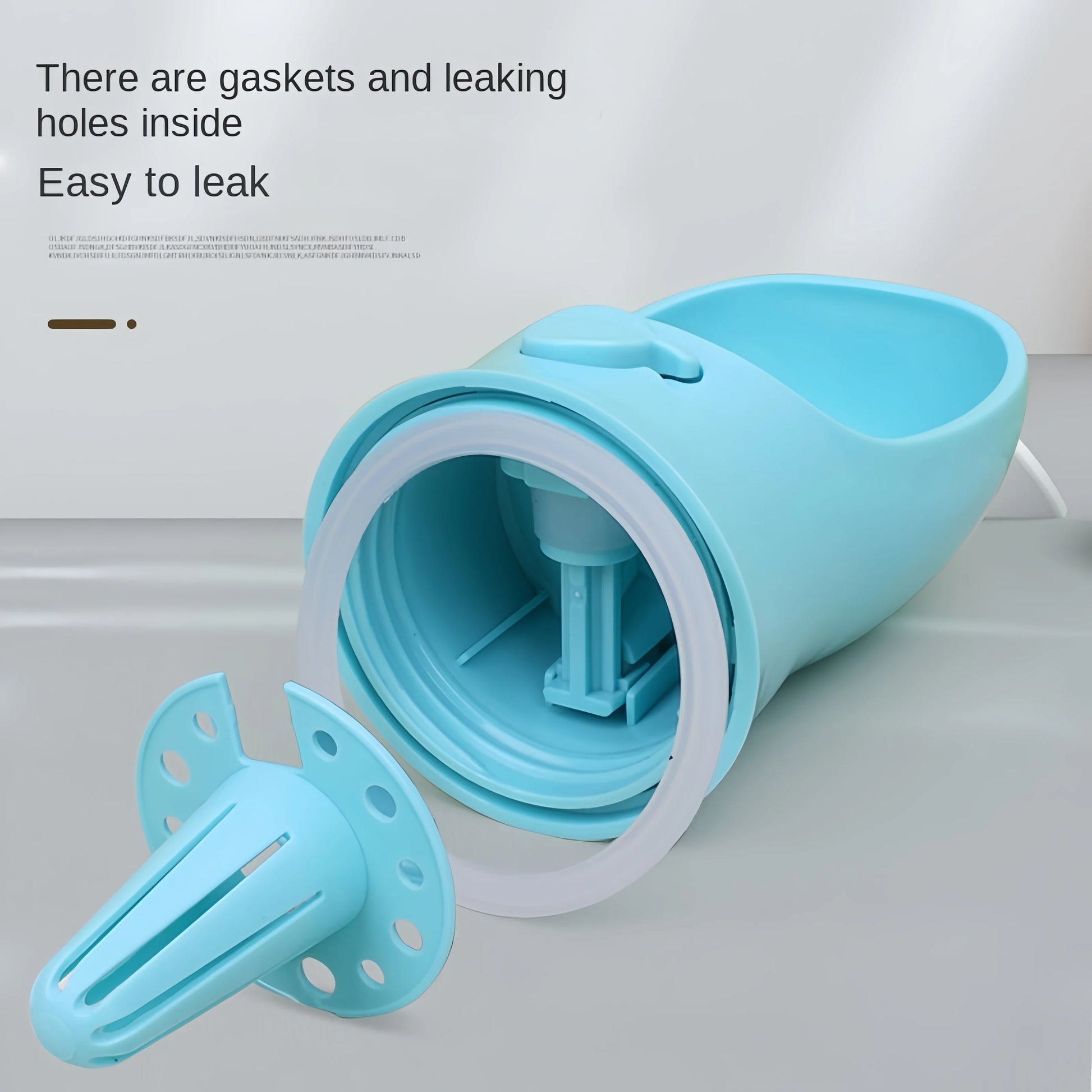 Travel-Friendly Portable Water Bottle & Food Container for Dogs and Cats - Ideal for Outdoor Adventures!